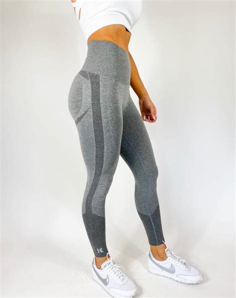 FlexFit Contour Leggings .